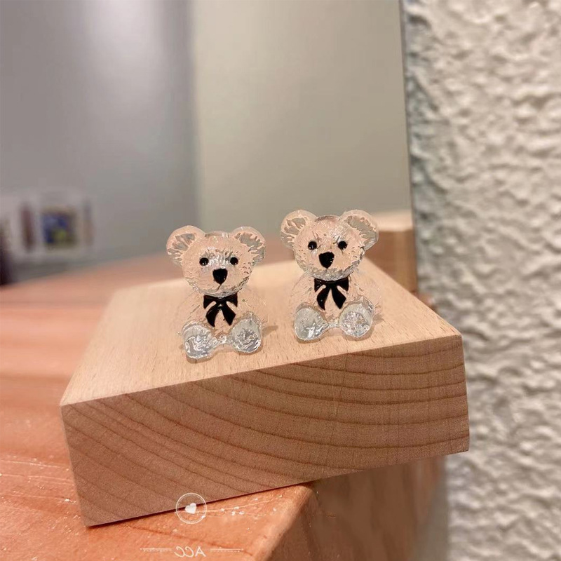 Wholesale Jewelry Simple Style Bear Resin Ear Studs display picture 2