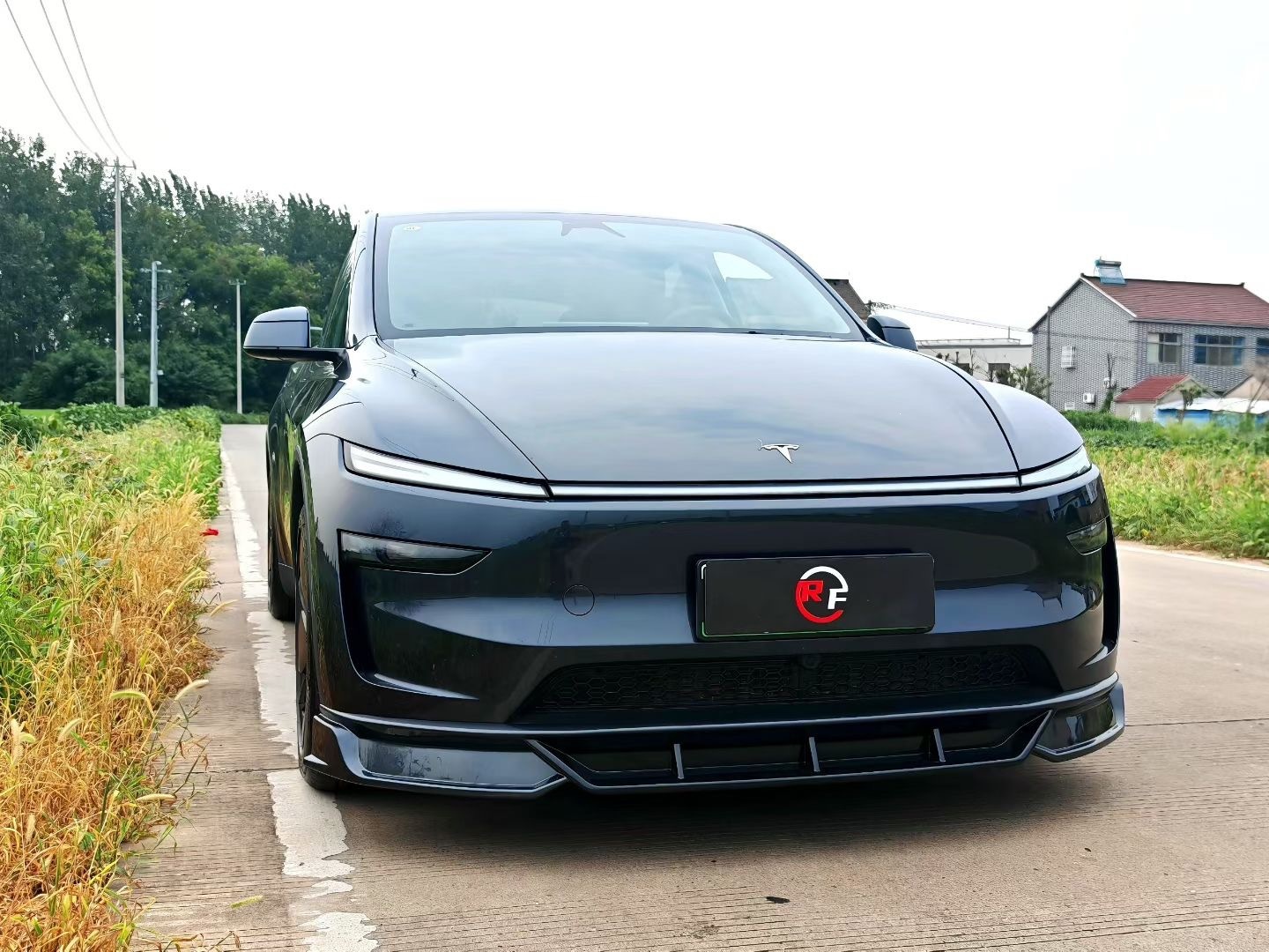 Suitable for Tesla Model Y facelift modification, RF-style small body kit, front and rear lip, front spoiler, side skirts, and rear spoiler upgrade