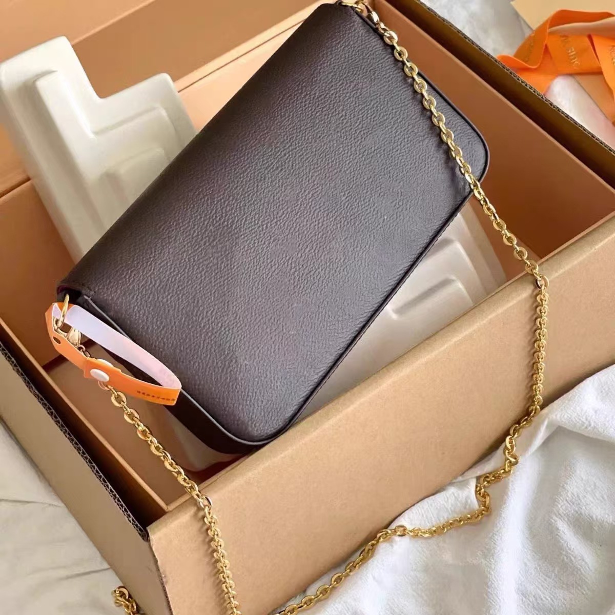 Bolso de Mujer de Alta Gama de Estilo Nuevo de Guangzhou, Bolso Pequeño Cuadrado de Tres Piezas con Cadena para el Hombro y Bandolera, Bolso de Noche