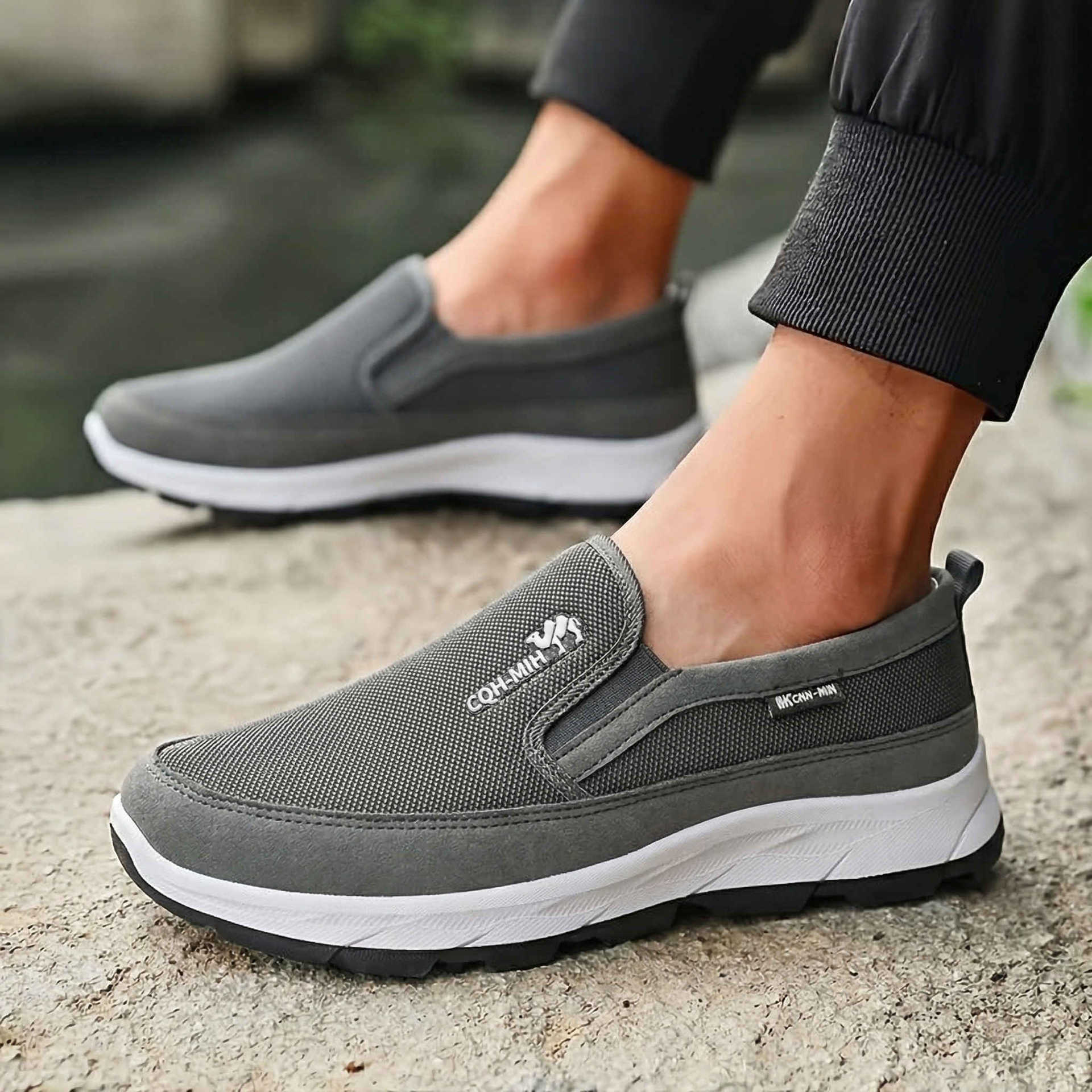 Zapatos de primavera para hombres de tamaño grande viejos zapatos de tela de Beijing zapatos de hombre de mediana edad zapatos casuales de un pie transpirables no olor zapatos de papá