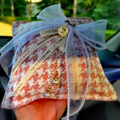 Car Aromatherapy Bamboo Charcoal Bag Houndstooth Dried Flower Deodorizing Fresh Air Car Fragrance Bag Car Interior Supplies