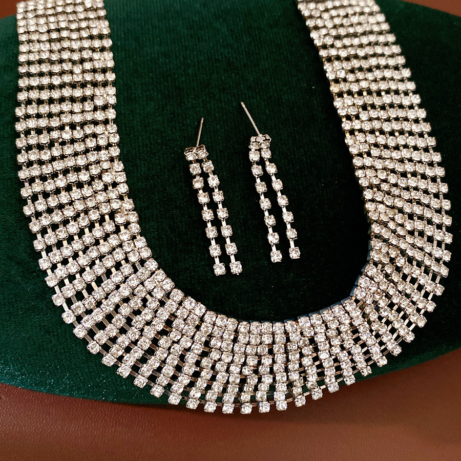 El estilo europeo y americano con diamantes con bordas collar ligero de lujo de alta calidad cadena de clavícula temperamento exagerado conjunto de joyería de moda para mujeres