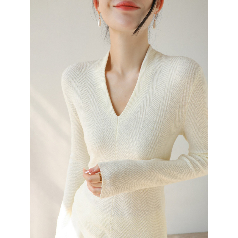 2025 Autumn and Winter V Neck Water Ripple Slim Fashion Versatile Long-Sleeved Knitted Wool Sweater Bottoming Sweater for Women Brown Red