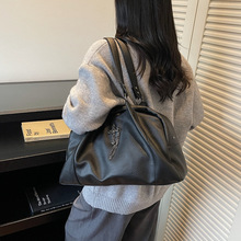 跨境女包十字架五金2025秋季新款单肩包复古休闲大容量女士托特包