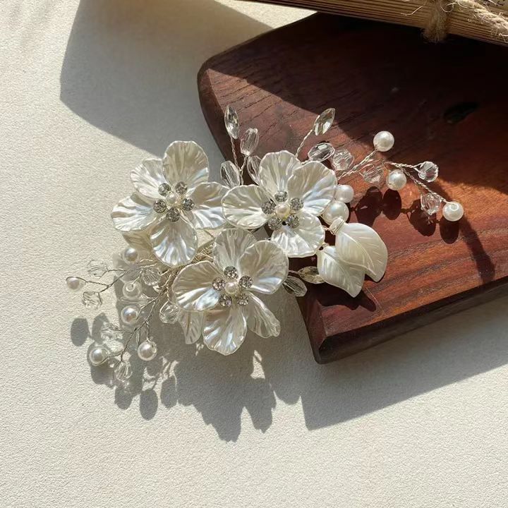 Horquilla de flor con perlas elegante para bodas y eventos_voghion.com