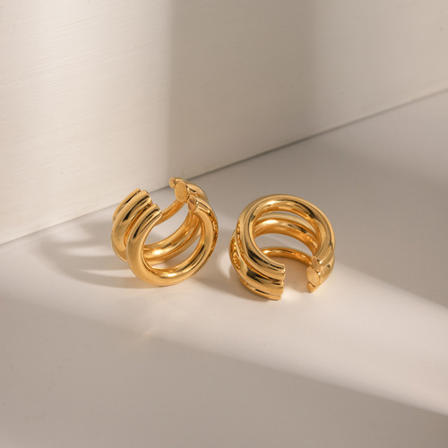Classic European and American Instagram-style women's minimalist all-match 18K gold stainless steel triple-layer ear clips—elegant, high-end jewelry accessory
