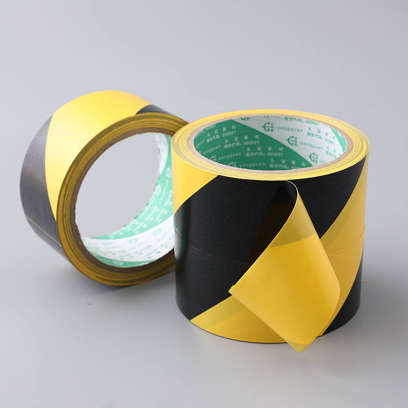Cintas de advertencia amarillas negras de PVC pegadas en el suelo zebra crossing señales de advertencia de seguridad pegadas en la decoración de la línea de aislamiento de la cinta adhesiva