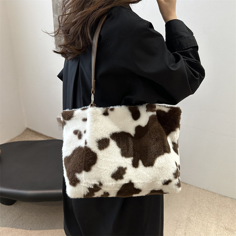 Bolsa de peluche de invierno para mujeres coreanas, moda, leche, bolso de gran capacidad, bolso de hombro de nicho 2024