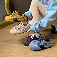 醜い萌えマンゴーの頭の徳訓靴の女性2025春の新型の小さい衆の厚い底の軽やかな阿甘靴のレジャーの平底の運動靴