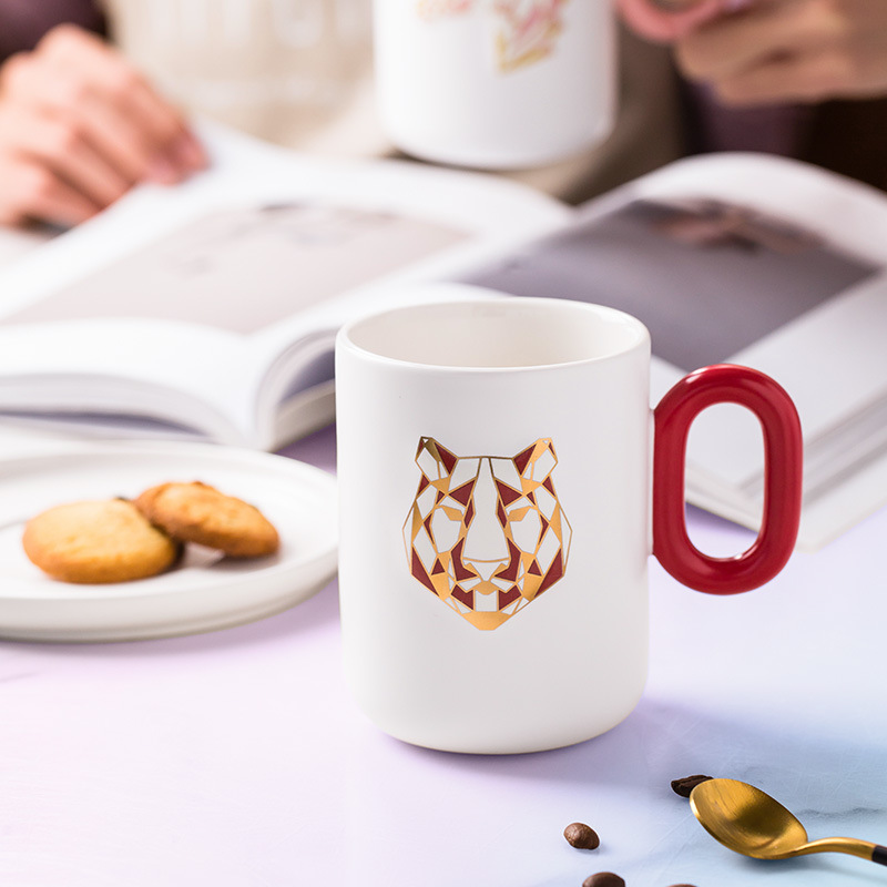 Taza de cerámica de alto aspecto traje ceremonia conmemorativa reunión regalo felicidad cosas buenas para enviar a los clientes regalos de vacaciones