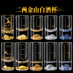 白杯は目盛り付きの強い杯を持っています。金山家庭用の小さい杯は一杯か二杯の厚いグラスは二杯のホテル用です。