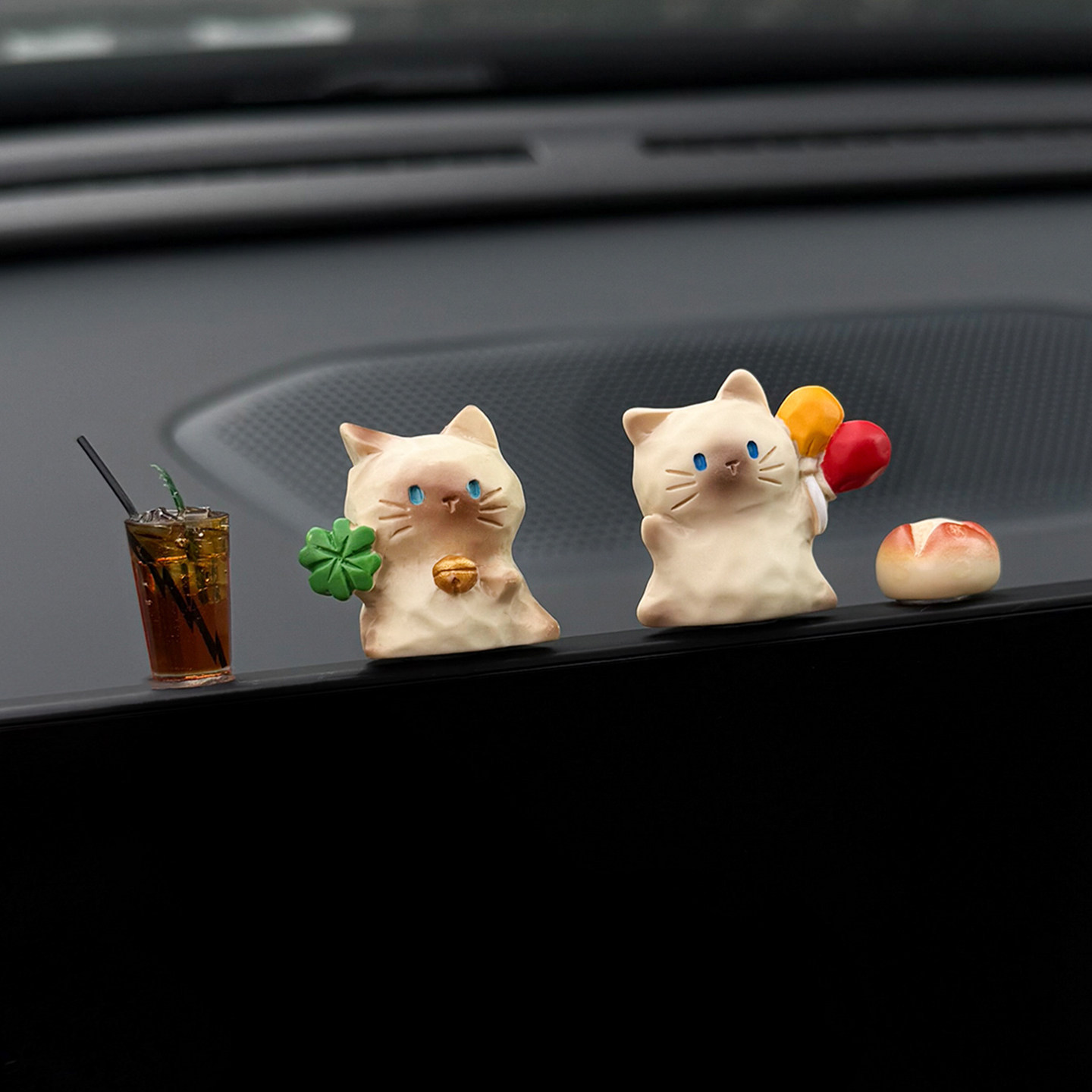 Creative cat car dashboard decoration, cute figurine for car center console screen, small ornament for computer screen for women