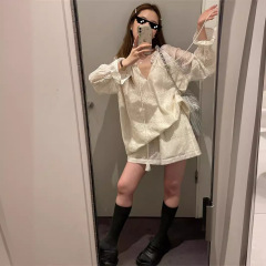 つるガール黒哥ロマンチックゴシック袖vネック透かし彫り上着女性夏薄手日焼け止め半ズボンセット