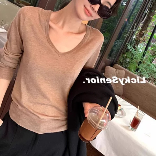 Spring and Summer New Style Fine-Spun Wool Base Shirt for Women, V-Neck Low Collar, Long Sleeves, Classic Versatile Solid Color Minimalist Style Spring and Summer New Style Fine-Spun Wool Base Shirt for Women, V-Neck Low Collar, Long Sleeves, Classic Versatile Solid Color Minimalist Style