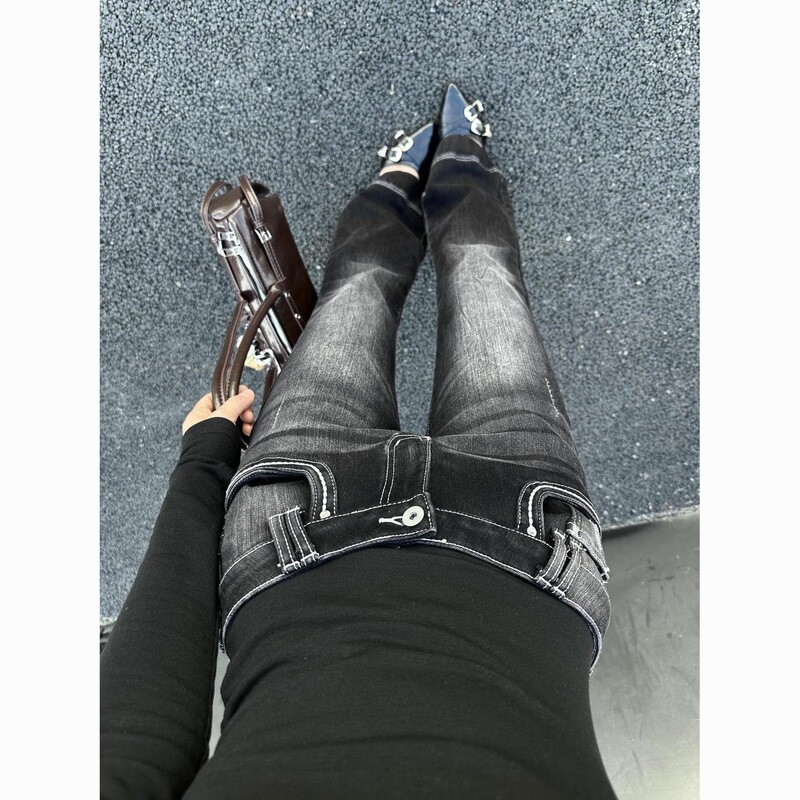 Black versatile low-rise flared jeans, American style, slimming, stretchy, low-rise bell-bottom pants Black versatile low-rise flared jeans, American style, slimming, stretchy, low-rise bell-bottom pants