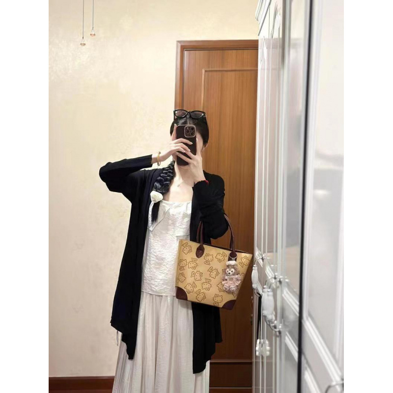 ▪中古可爱Hello Kitty拼接手提包PU百搭通勤托包水桶单肩包包女