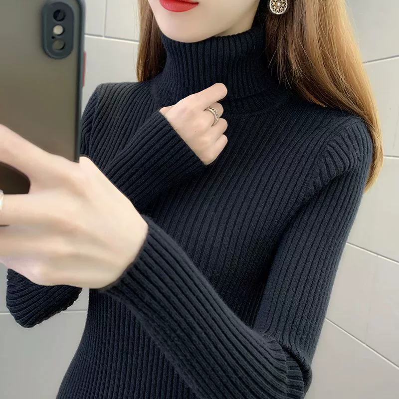 Colored fitted knitted long-sleeve, sweater