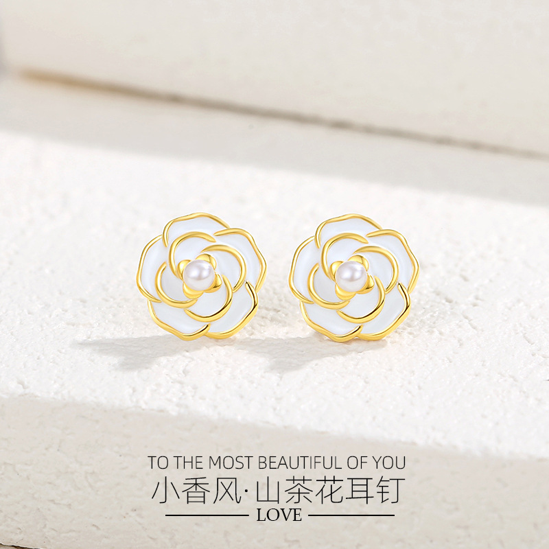 S925 plata Camelia pendientes de plata pendientes de flores frescas de las mujeres estilo Chanel joyas de perlas sintéticas al por mayor otoño