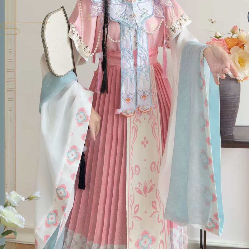 New Lin Daiyu-style, Wei and Jin dynasty-inspired, traditional and modernized autumn/winter cloud-shoulder Hanfu set