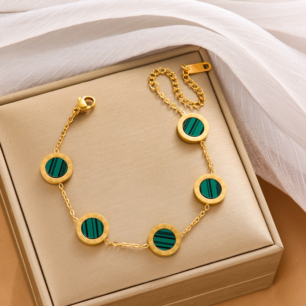 Pulsera de trébol de acero titanium vendedora caliente transfronteriza europea y americana con incrustaciones de concha pulsera colgante pulsera de diseño avanzado sin desvanecimiento al por mayor