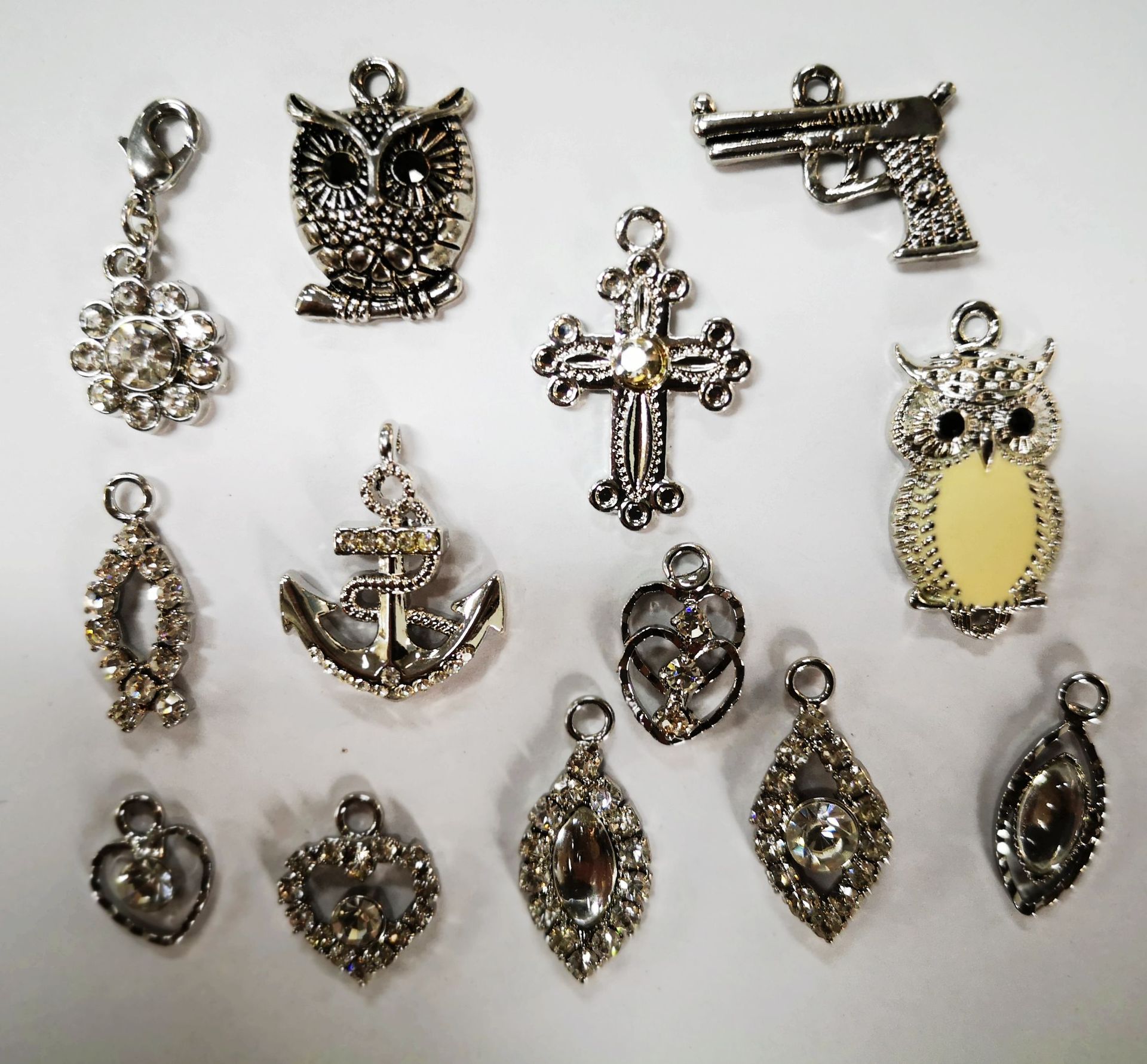 供应内衣饰扣  内衣吊饰  肩带钻链  内衣链金属扣装饰链