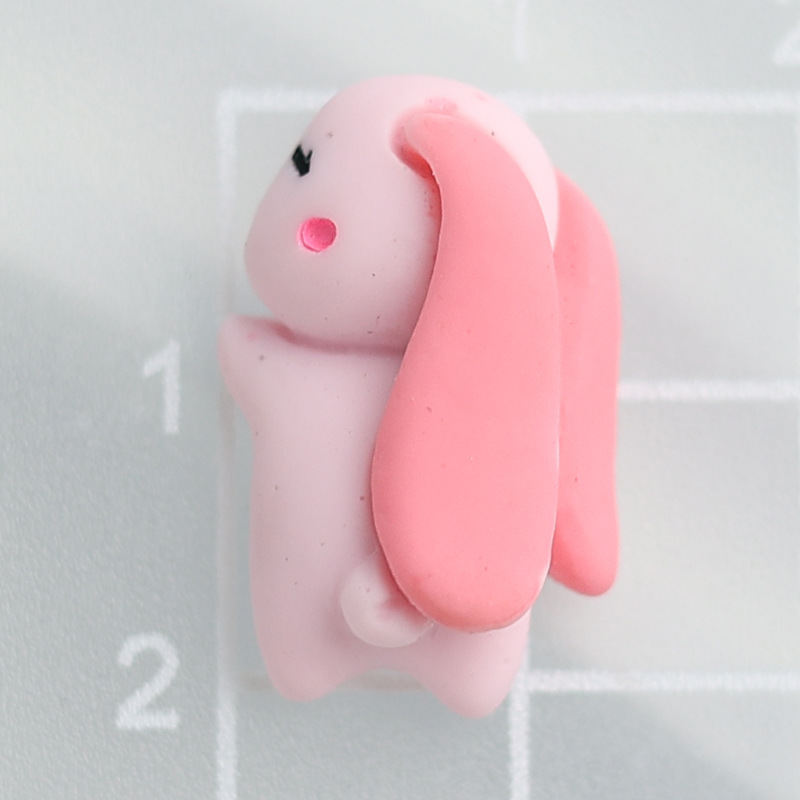 수지 경향이있는 토끼 1.3x2.1cm