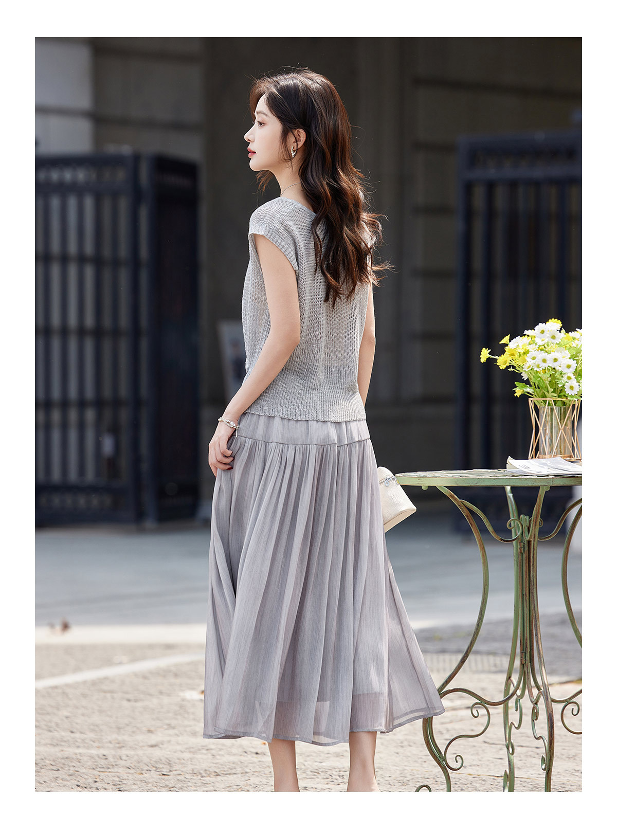 Áo thun cổ tròn tay ngắn phối chân váy midi hai dây đồng bộ nữ — màu tím, màu xám chi tiết 19