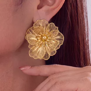Серьги-гвоздики с многослойным цветком пара