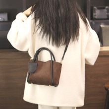 包包韩国小众简约水桶女式大容量磨砂轻奢小众高级感通勤手提斜挎