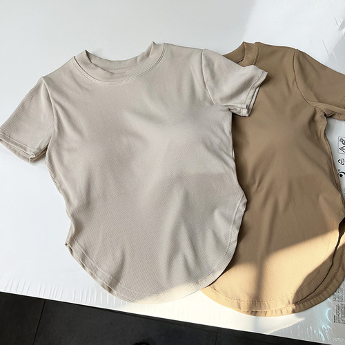 Soft threaded yoga clothes with chest pads and exposed waist. Slim-fitting round neck fitness tops. Summer breathable sports short-sleeved T-shirts.