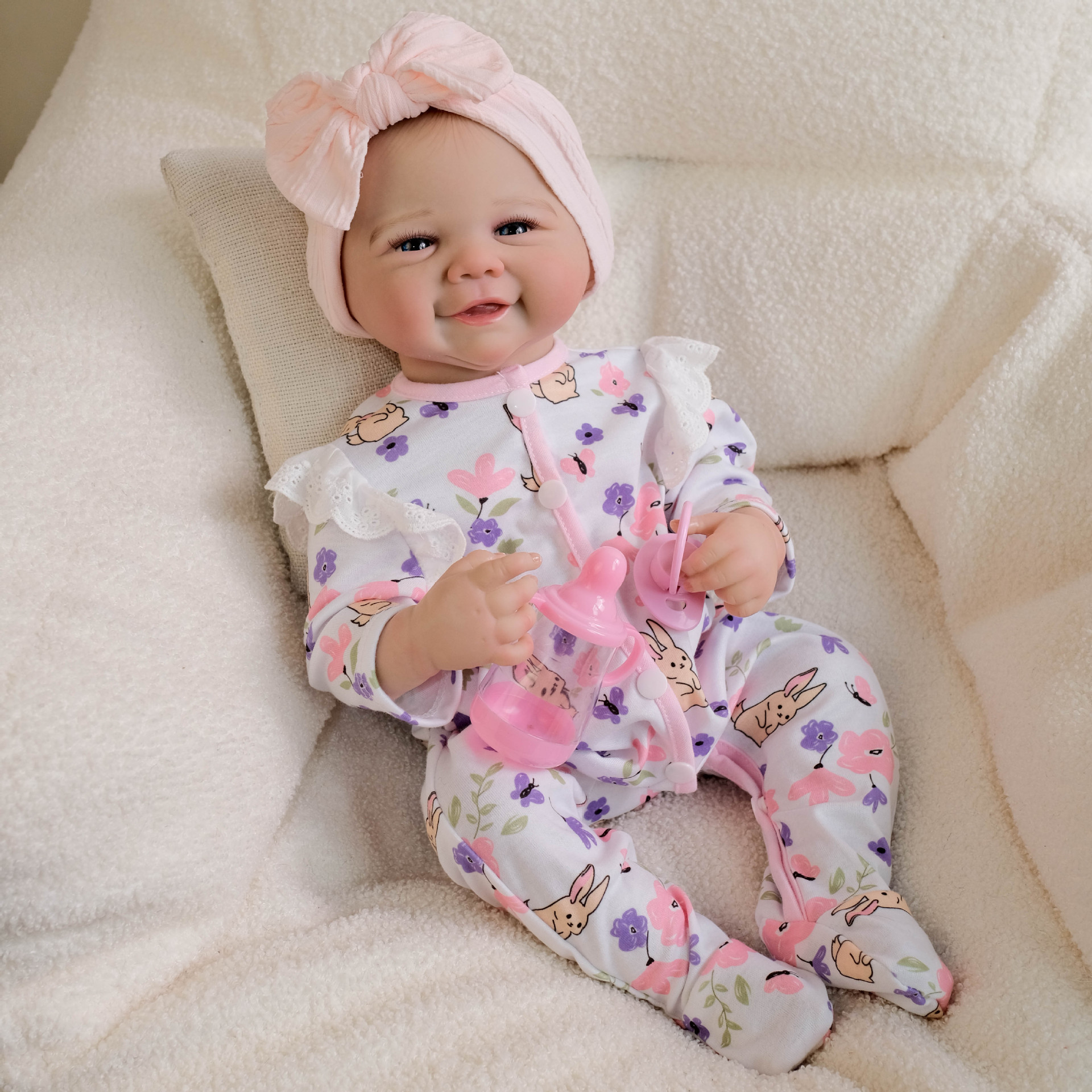 Mono con estampado de mariposa de 19 pulgadas NPK Muñeca de simulación Vivienne Regalos navideños para niños