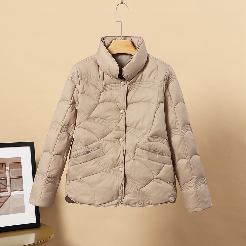 2026 New Autumn and Winter Short down Jacket for Women, Lightweight and Thin, Stylish Retro White Duck down Coat for Petite Figures 2026 New Autumn and Winter Short down Jacket for Women, Lightweight and Thin, Stylish Retro White Duck down Coat for Petite Figures