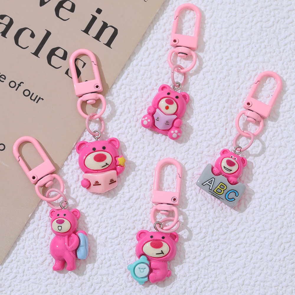 Dibujos animados rosa fresa oso llavero colgante ins estilo mochila lápiz caso pequeño colgante novias regalo joyería Accesorios