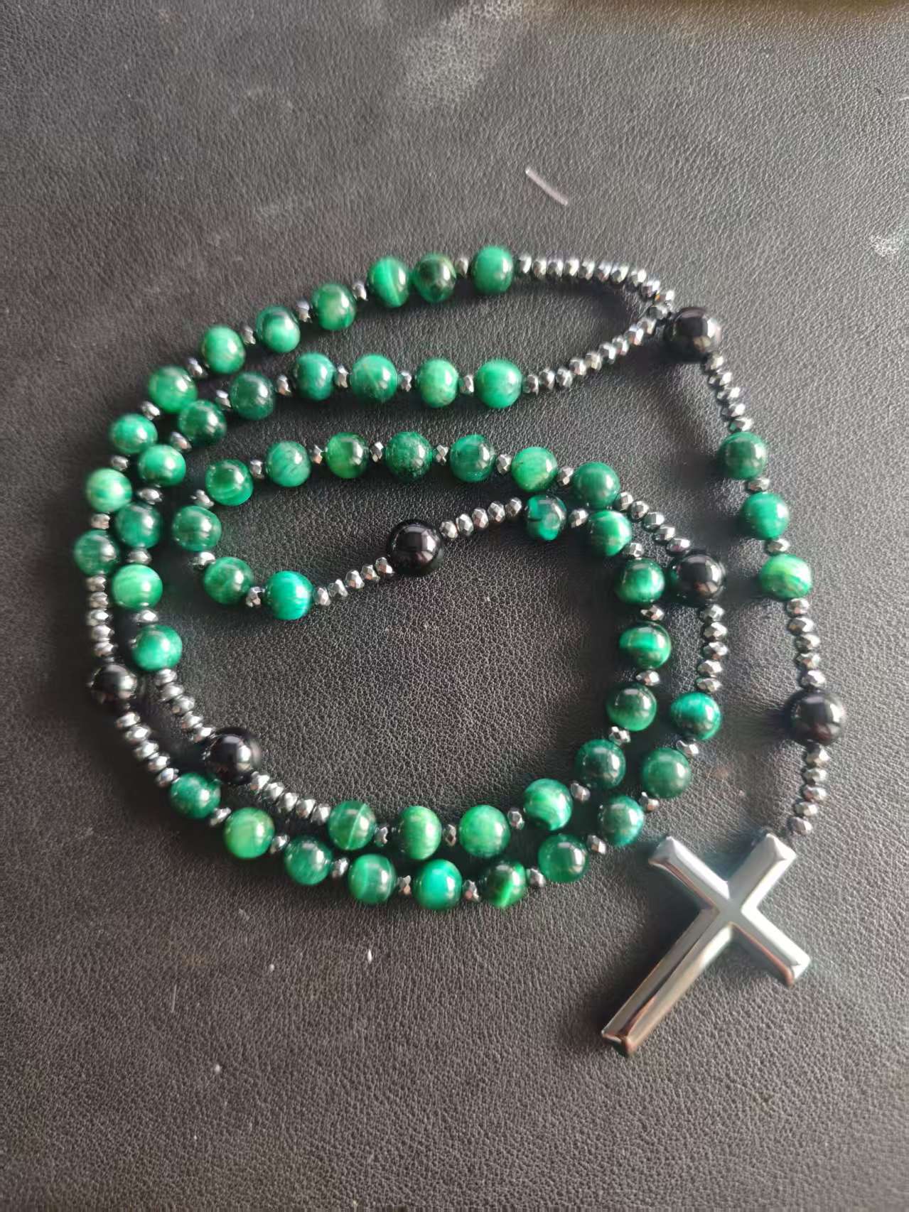 2022 verano nuevo transfronterizo negro natural cuentas redondas cadena larga negro Ball piedra Cruz Rosario collar de los hombres al por mayor