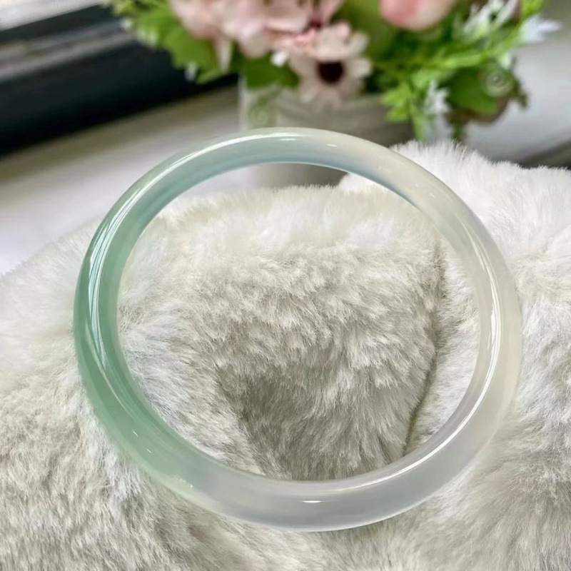 Half Mountain Water Chalcedony Bracelet, Sunny Water Color Floating Flower Fairy Bracelet, Narrow Ice Transparent Fashion Beauty Strip, Diverse Delivery