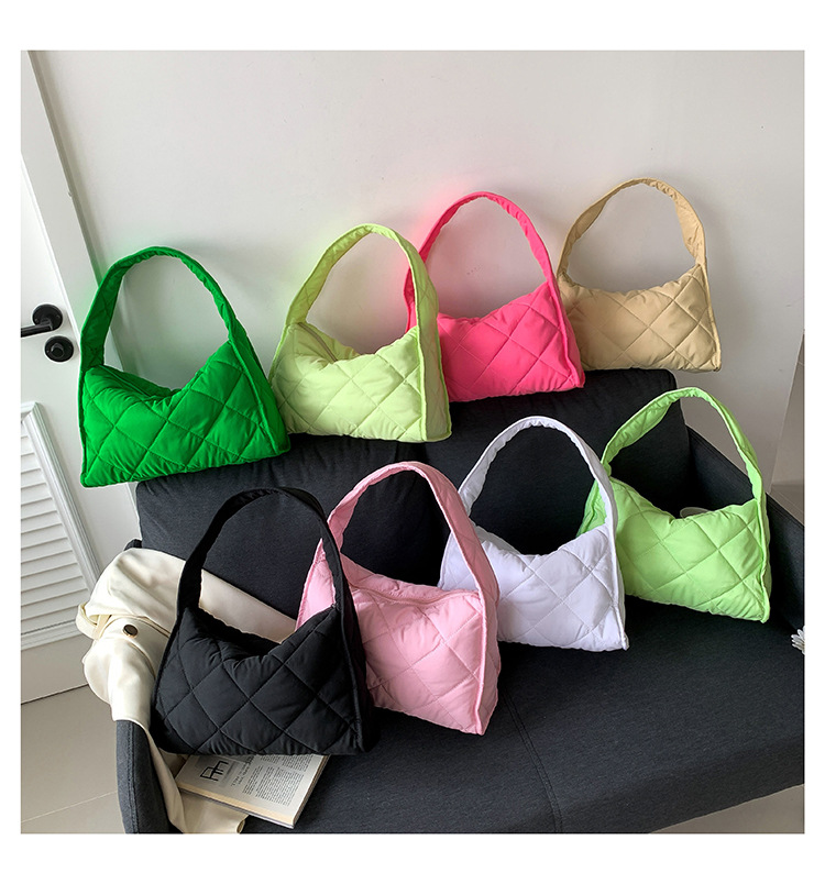 Women's Medium All Seasons Nylon Solid Color Basic Square Zipper Shoulder Bag Underarm Bag display picture 5