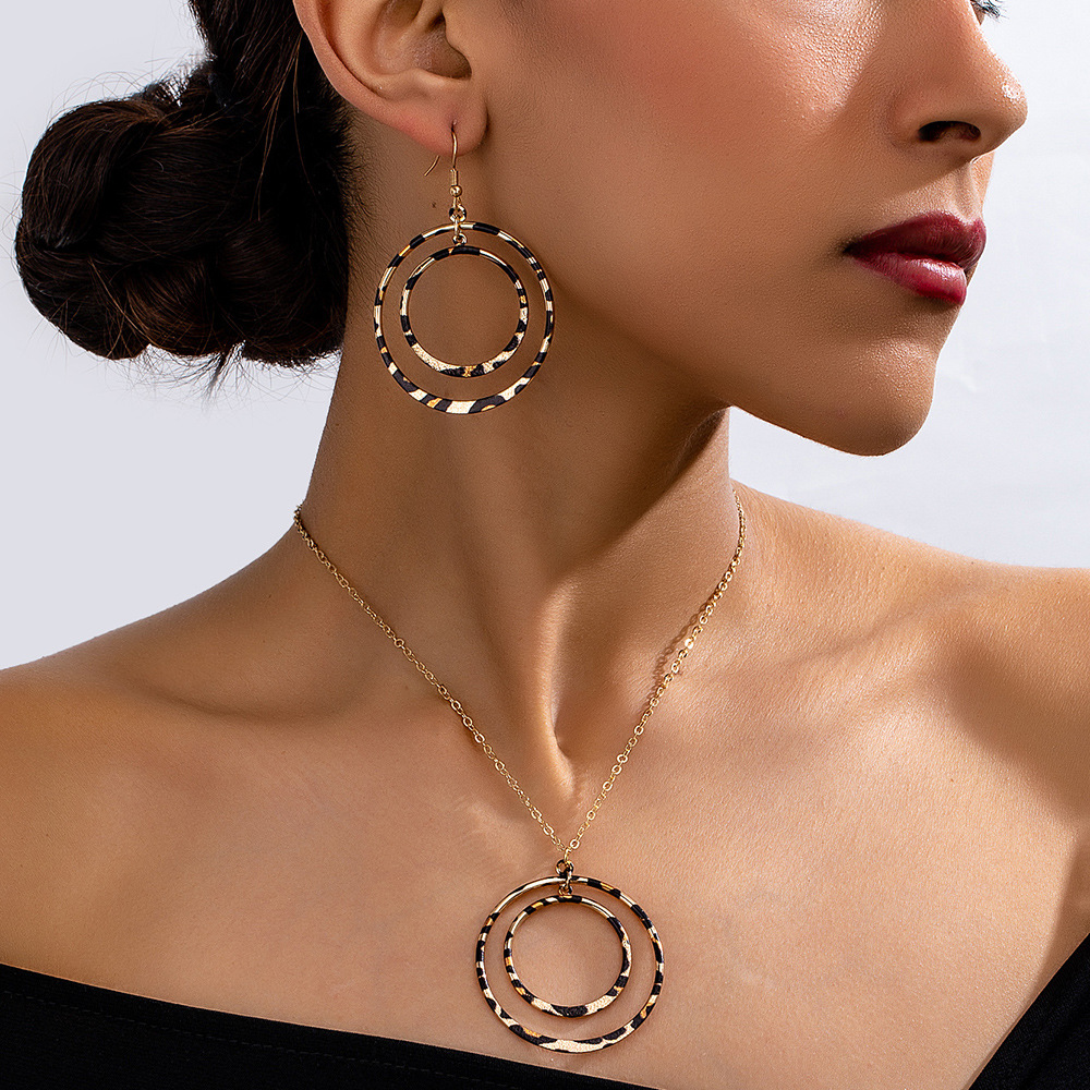 trend geometric pendant