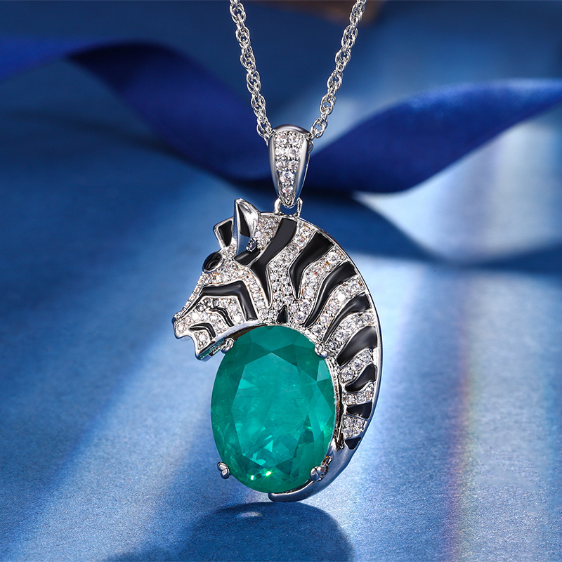 Otoño e Invierno nuevo estilo Zhuang Sheng joyas nuevo fondo de cobre chapado en oro cebra luz personalidad de lujo exagerado colgante piedra principal 15*20