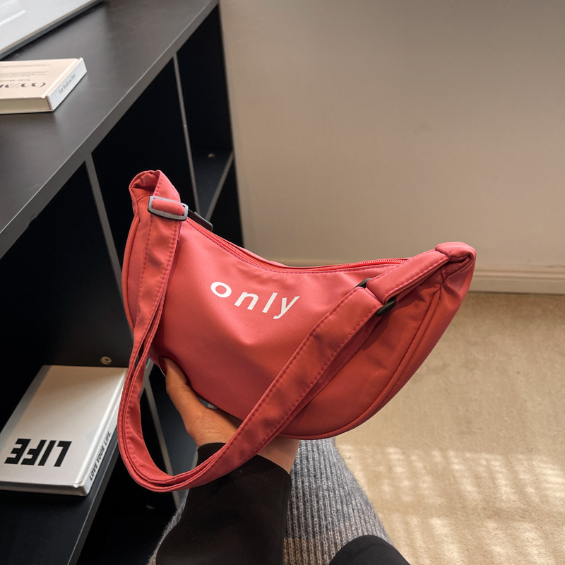 2022 nuevo bolso de las mujeres de alta calidad de moda todo partido hombro bolsa de mensajero popular estilo occidental nylon dumpling pequeña bolsa de moda