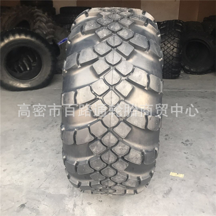 炮车俄罗斯越野轮胎人字花纹1500*600-635含内胎特种轮胎