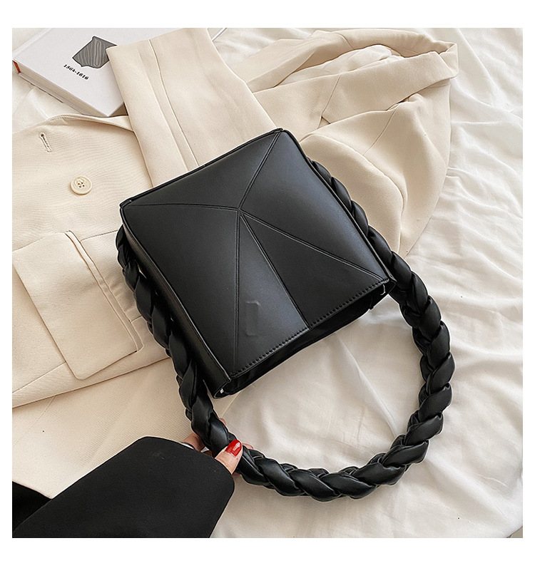 Spring And Summer New Fashion Solid Color Messenger Handbag display picture 2