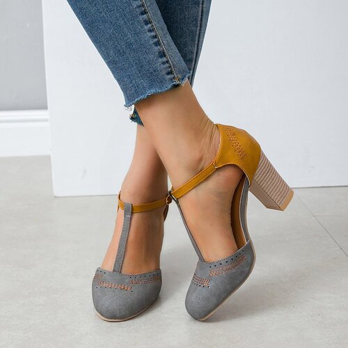 Plus-size sandals for women, summer collection—European and American-style chunky-heel strappy shoes in size 43, available on the independent platform Wish.