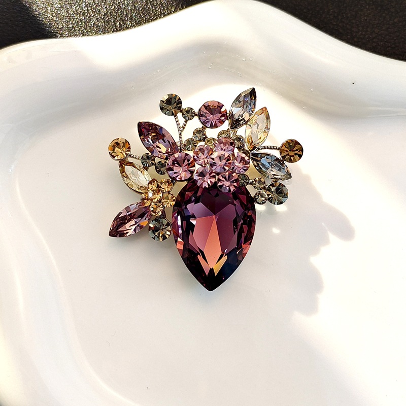European And American Fashion New Crystal Inlaid High-end Large Clothing Accessory Luxurious Flower Brooch For Women_voghion.com