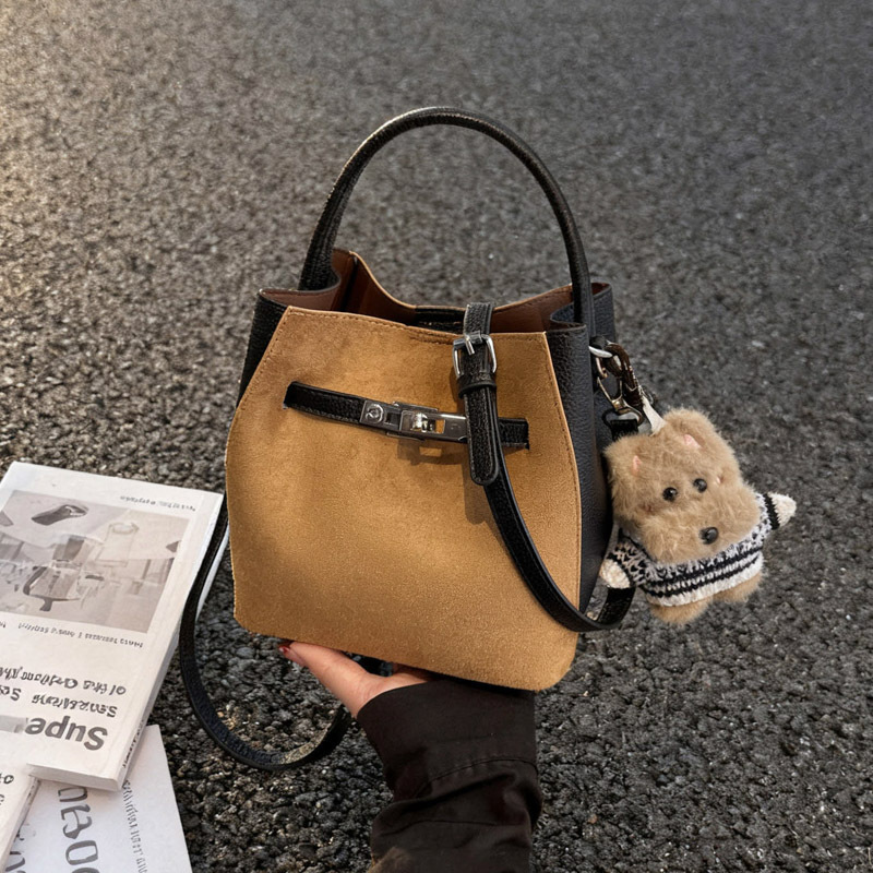 Versatile Suede Vintage Minimalist Bucket Bag 2026 New Fashion Autumn/Winter Trendy Women's Shoulder And Crossbody Bag - Thumbnail 6