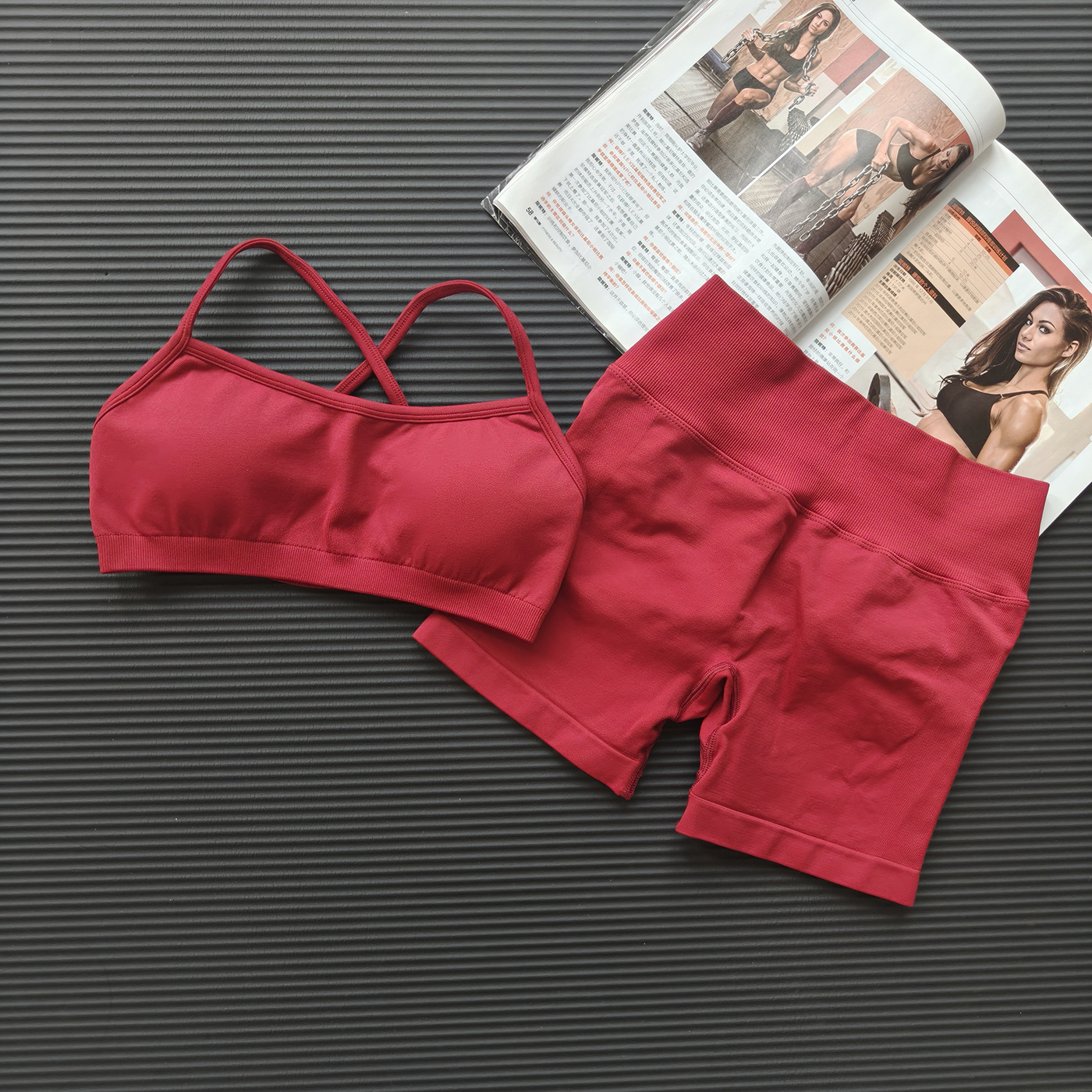 Levantar la cadera V cintura alta elasticidad mostrar la cadera traje de yoga sin costura ropa interior deportiva almohadilla para el pecho desmontable a prueba de golpes para reunir a las mujeres de espaldas image 11