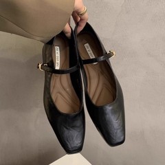 レトロな気質の女性の浅い靴の女性の2025新型の春のフランスの夜の風の粗いとメアリーの珍の靴