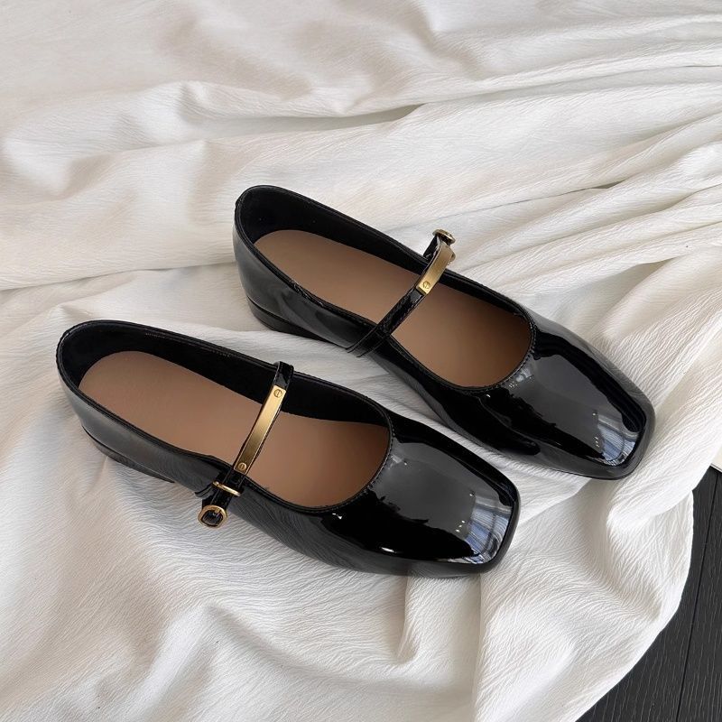 Zapatos franceses superficiales para mujeres 2026 verano nuevo cuero esmalte rojo viento de noche cabeza cuadrada de talón bajo zapatos de cuero plano Mary Jane