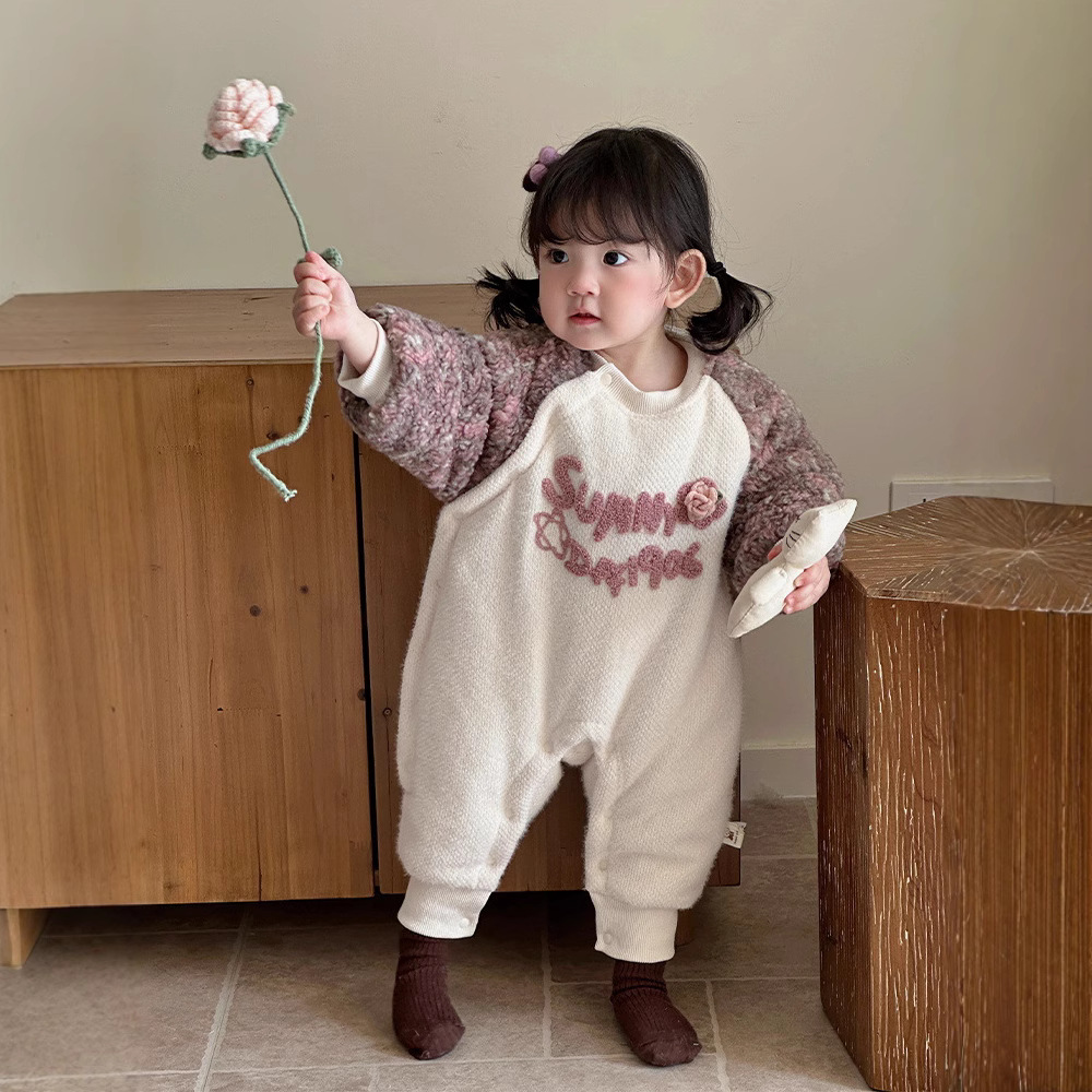 Chaqueta de algodón cálida gruesa de invierno para niña, linda y linda letra coreana, rosa tridimensional, mamelucos de una pieza de estilo occidental