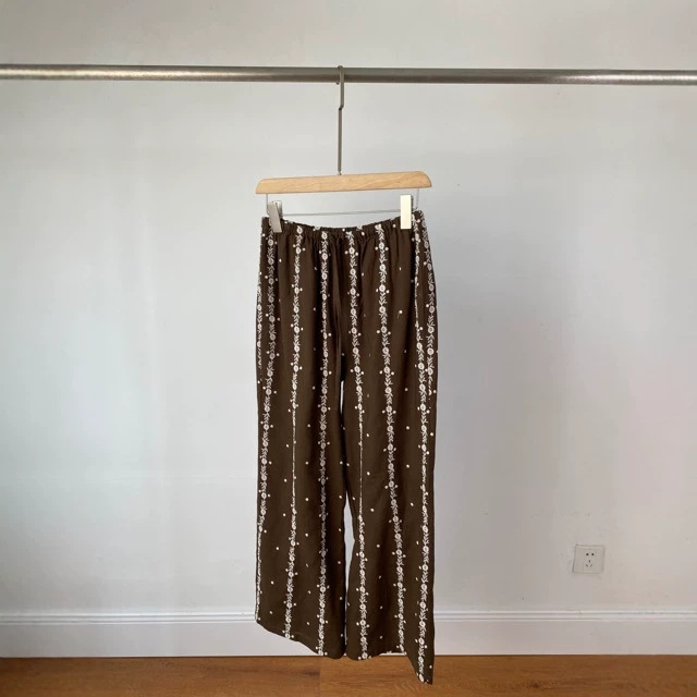 8095~Brown Floral Embroidered Straight-Leg Casual Pants for Women 2026 Summer New High-Waisted Slimming Drawstring Cropped Pants