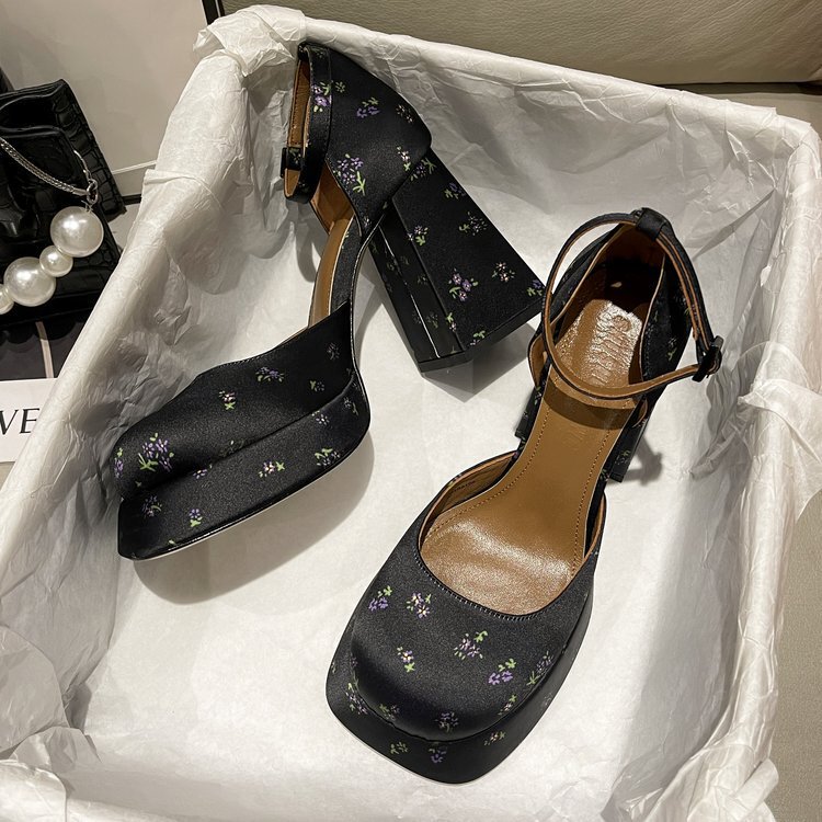 Autumn 2023 New Vintage Square Head Mary Jane Shoes Embroidered Thick Heel Thick Waterproof Platform One-word Buckle High Heel Single-layer Shoes